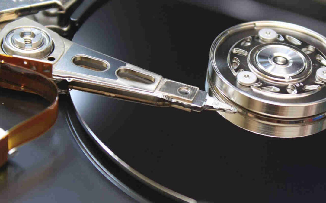Do jakich uszkodzeń dochodzi po upadku dysku? Czy da się odzyskać dane?